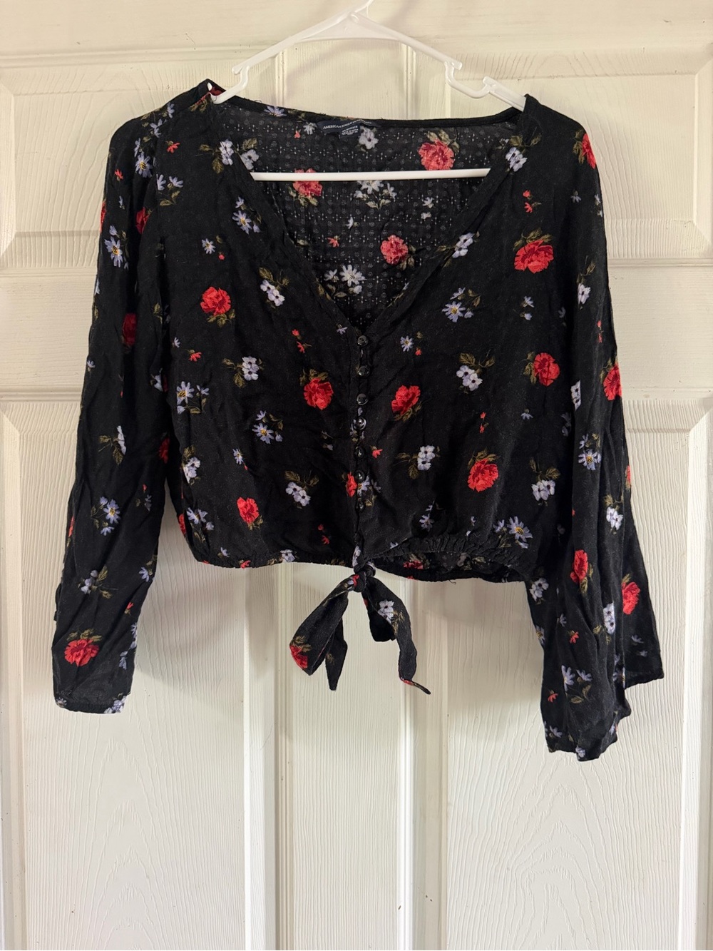 American Eagle Outfitters Black Floral Tie-Front Crop Top - Red & White Flowers